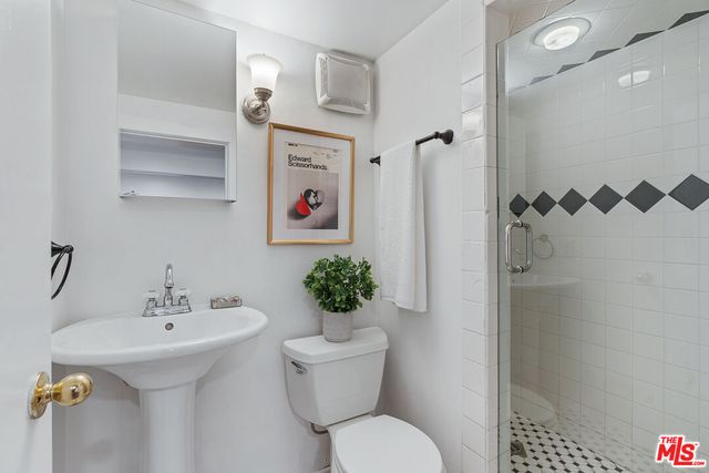 $1,200,000 | 1581 Curran Street, Los Angeles, CA 90026