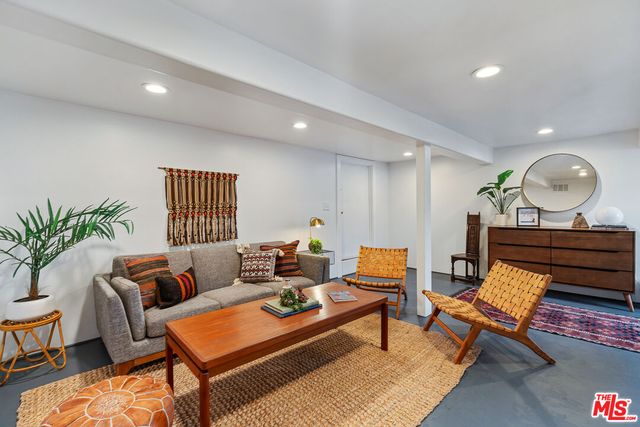 $1,200,000 | 1581 Curran Street, Los Angeles, CA 90026