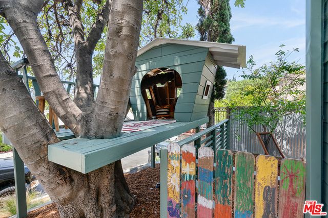 $1,200,000 | 1581 Curran Street, Los Angeles, CA 90026