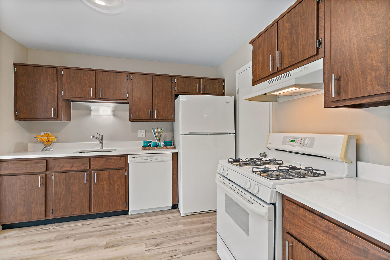218 Deerpath Court, Unit B2 Schaumburg, IL 60193 - Photo 12 of 21 a kitchen with granite countertop a sink stove and refrigerator