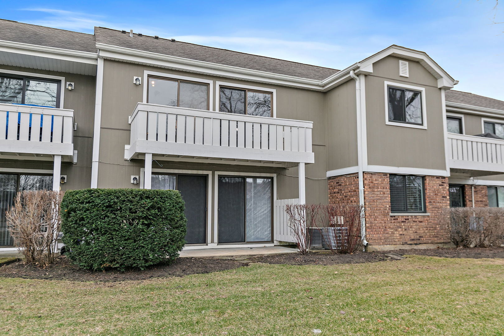 218 Deerpath Court, Unit B2 Schaumburg, IL 60193 - Photo 21 of 21 a front view of a house with a garden