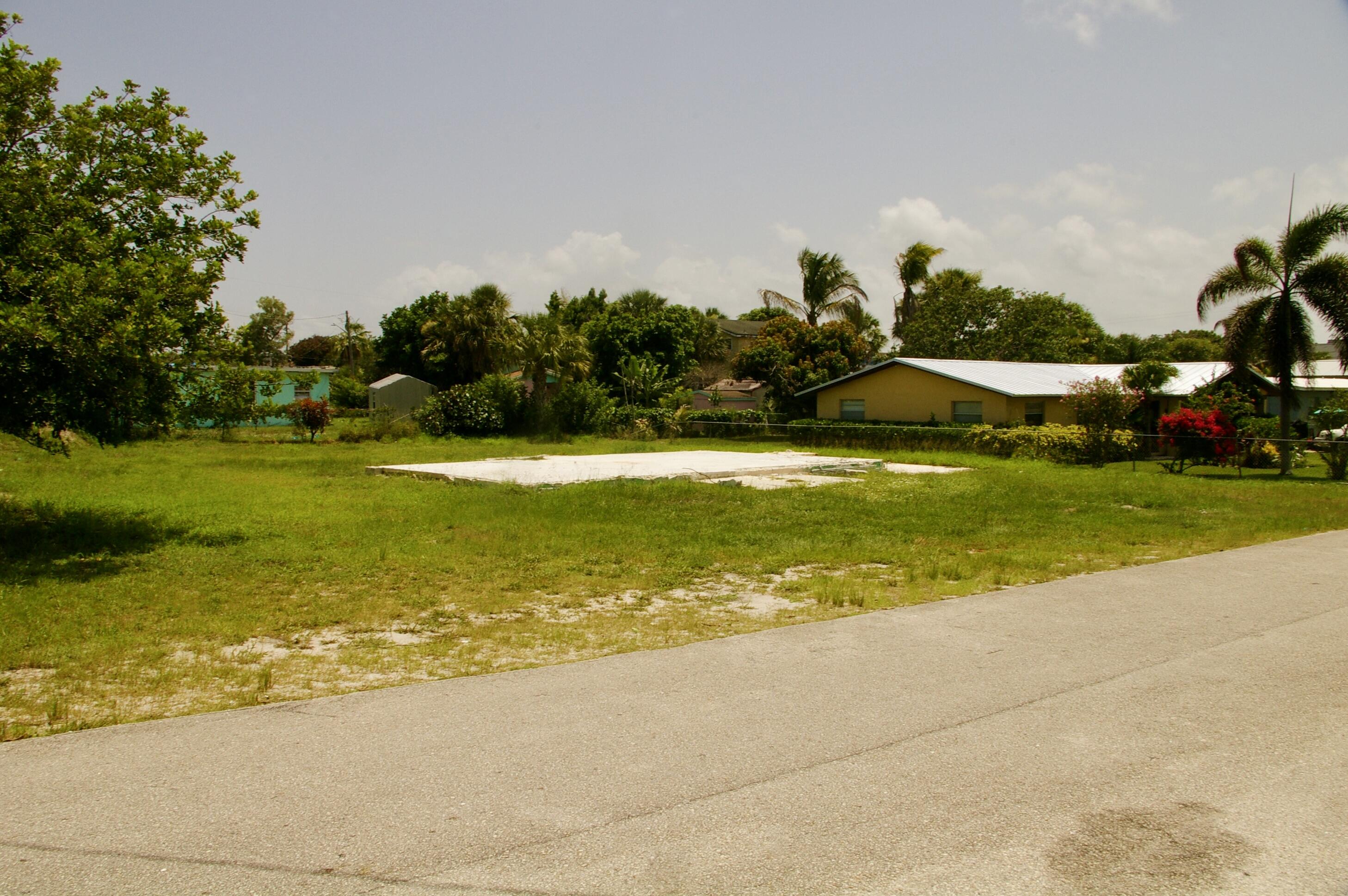 8480 Citrus Way Hobe Sound, FL 33455 - Photo 5 of 7 Yard