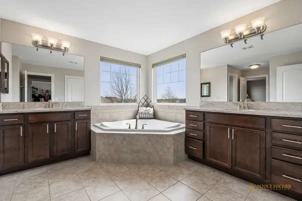 $1,095,000 | 23752 Sanctuary Club Drive, Kildeer, IL 60047
