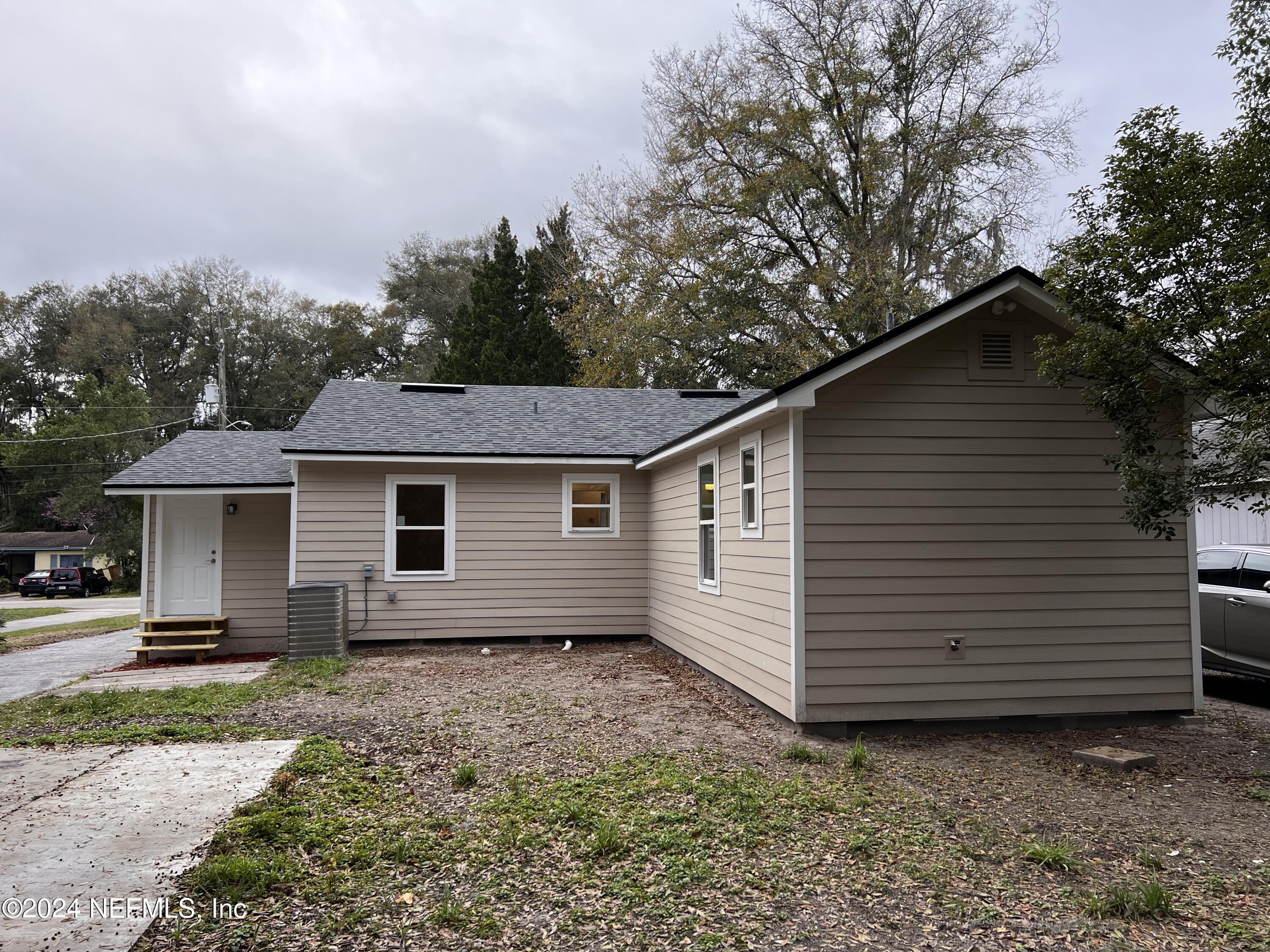 1833 Bartram Road Jacksonville, FL 32207 - Photo 40 of 50 a view of a house with a yard