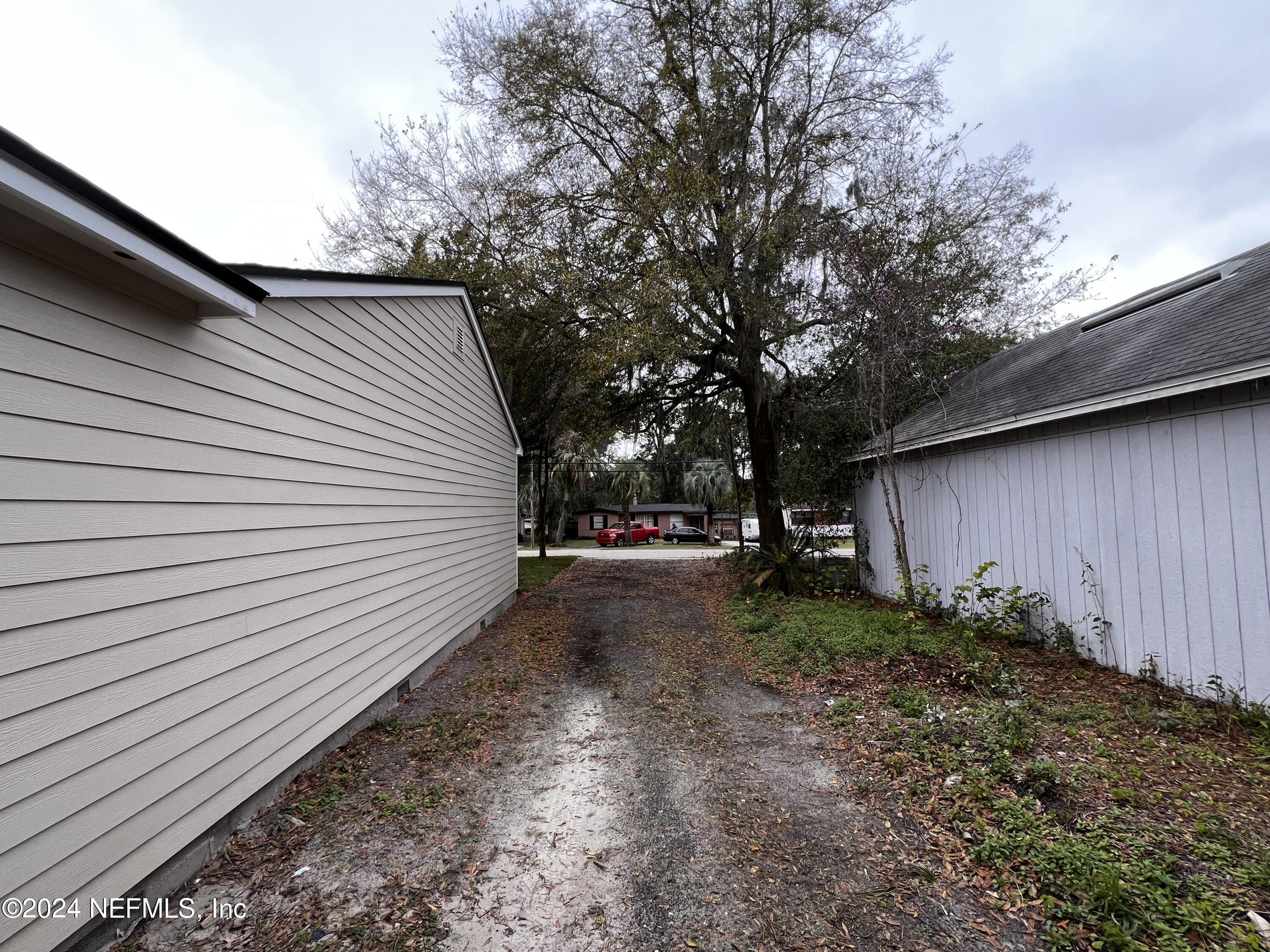 1833 Bartram Road Jacksonville, FL 32207 - Photo 43 of 50 a view of a backyard