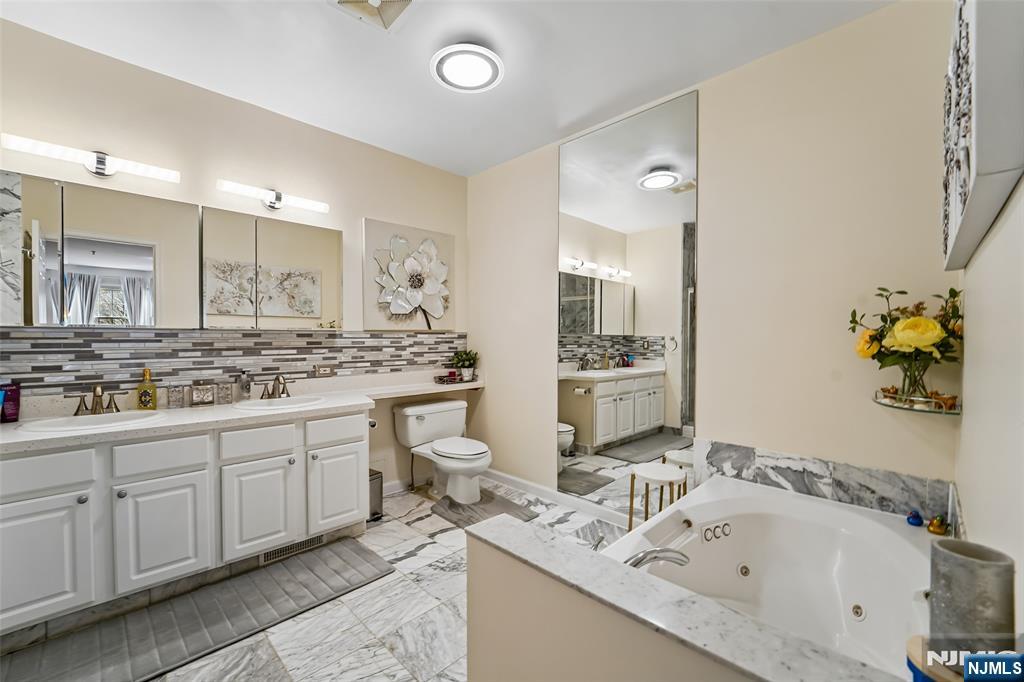 140 The Promenade Edgewater, NJ 07020 - Photo 11 of 22