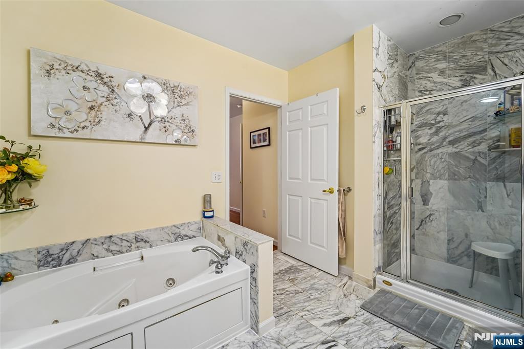 140 The Promenade Edgewater, NJ 07020 - Photo 12 of 22