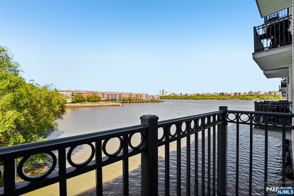 140 The Promenade Edgewater, NJ 07020 - Photo 17 of 22