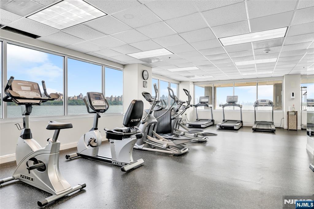 140 The Promenade Edgewater, NJ 07020 - Photo 18 of 22