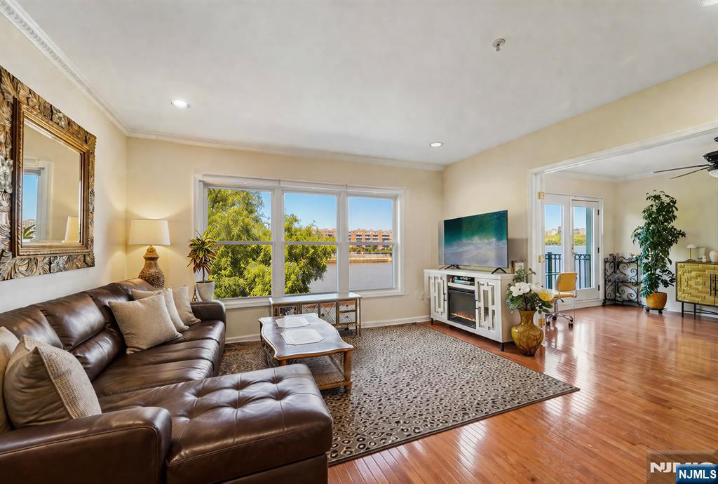 140 The Promenade Edgewater, NJ 07020 - Photo 2 of 22