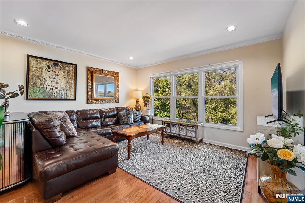 140 The Promenade Edgewater, NJ 07020 - Photo 3 of 22