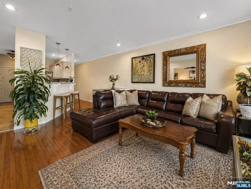 140 The Promenade Edgewater, NJ 07020 - Photo 4 of 22