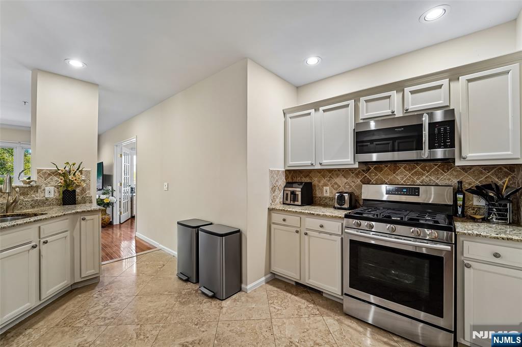 140 The Promenade Edgewater, NJ 07020 - Photo 8 of 22