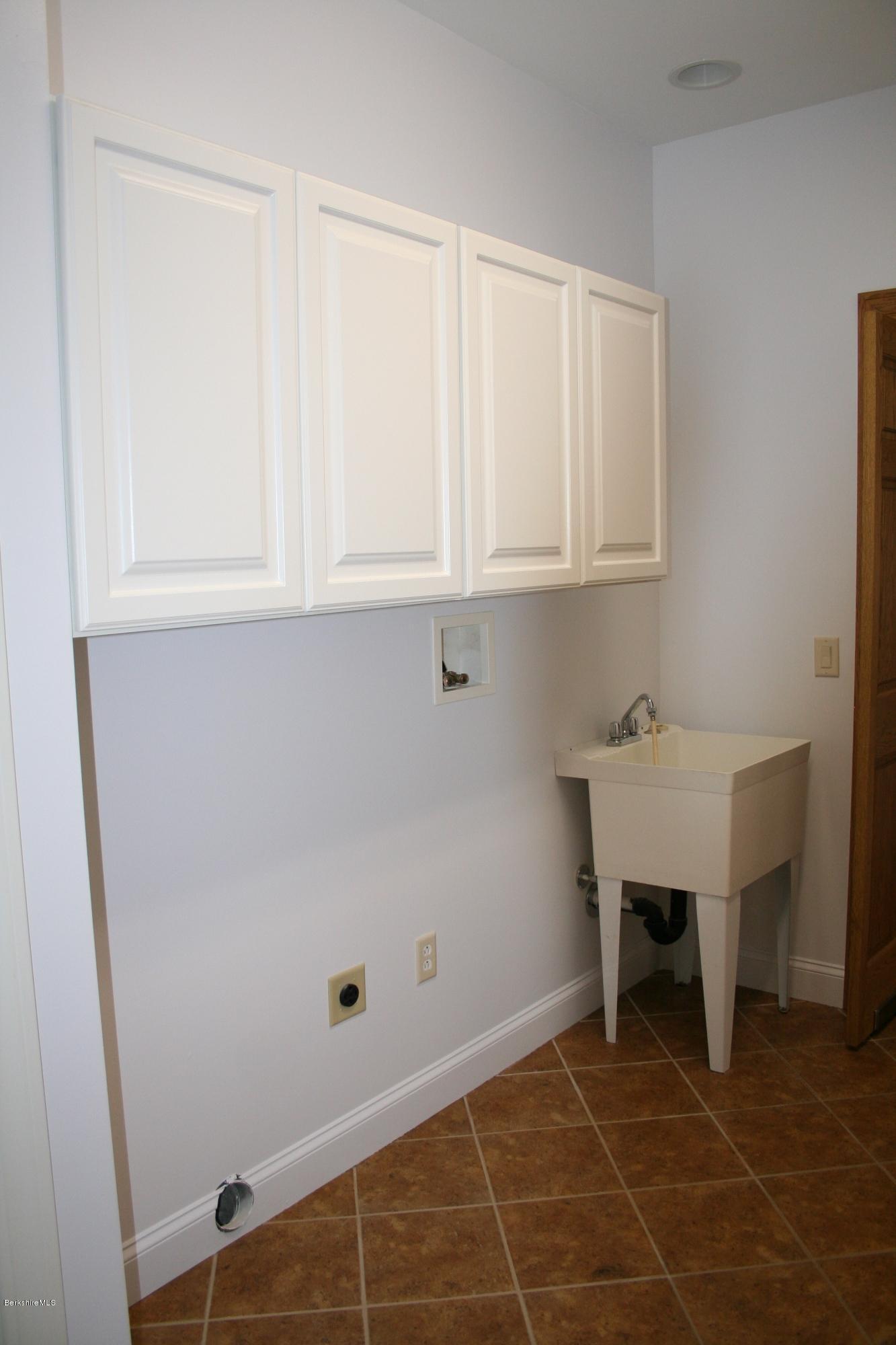 573 Red Barn Road Dalton, MA 01226 - Photo 28 of 30 28 Mudroom 573 Red Barn 007