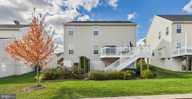 front view of house with a yard