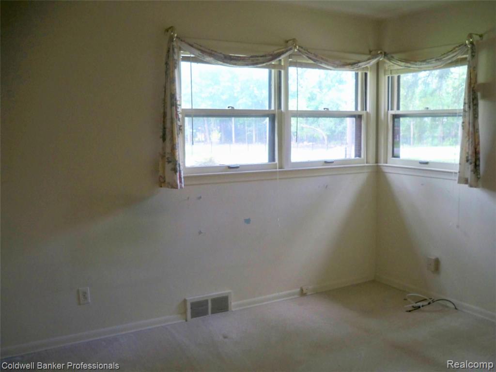 18894 Beverly Road Beverly Hills, MI 48025 - Photo 5 of 24