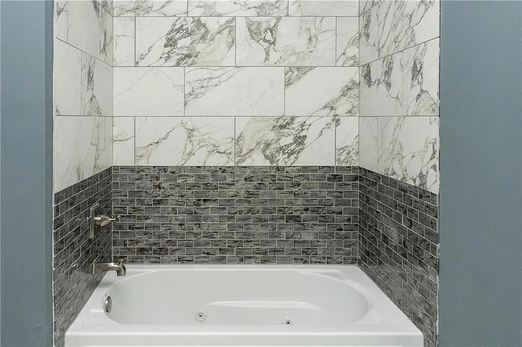 1433 Merriman Lane Northeast Atlanta, GA 30324 - Photo 38 of 60 a bathroom with a bathtub