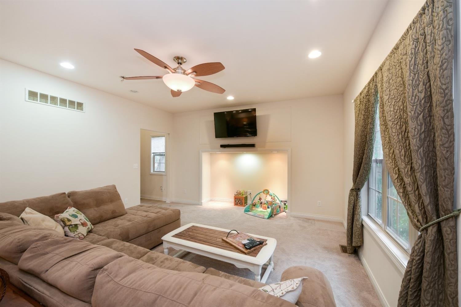 1526 Whippoorwill Road Valparaiso, IN 46383 - Photo 3 of 13 1500x1000