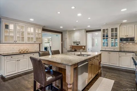 $5,625,000 | 100 Elderfields Road, Manhasset, NY 11030