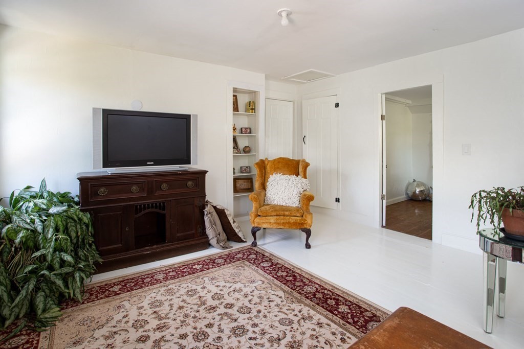 60 Acushnet Road Mattapoisett, MA 02739 - Photo 17 of 32 Gallery Image 17