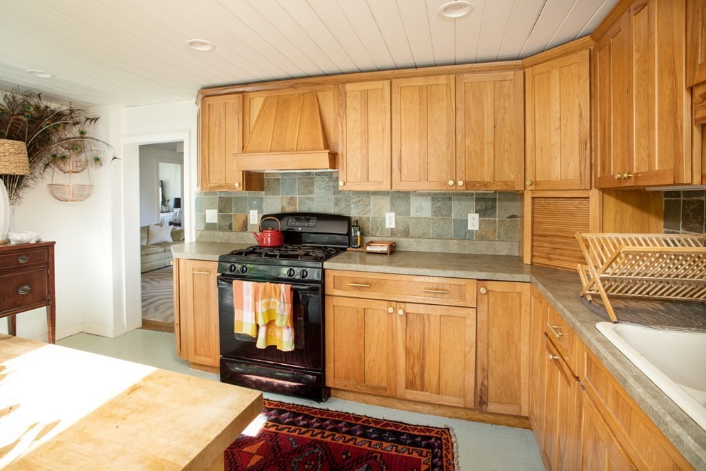 60 Acushnet Road Mattapoisett, MA 02739 - Photo 4 of 32 Gallery Image 4