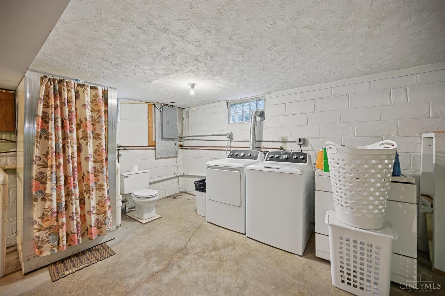 11525 Lippelman Road Sharonville, OH 45246 - Photo 30 of 38 Laundry area in full basement with half bath, just in case.