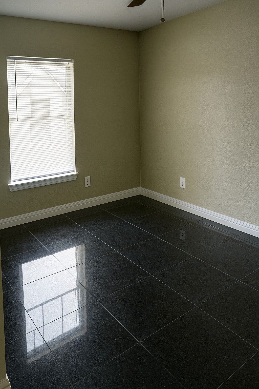 4719 Clay Street, Unit 2 Houston, TX 77023 - Photo 6 of 9 a view of an empty room with a window
