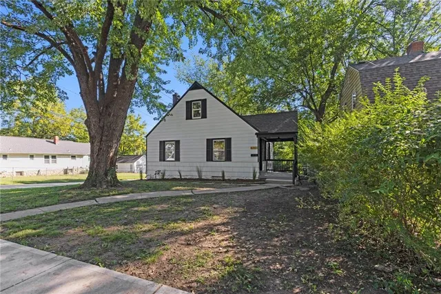 $215,000 | 6701 Walrond Avenue, Kansas City, MO 64132