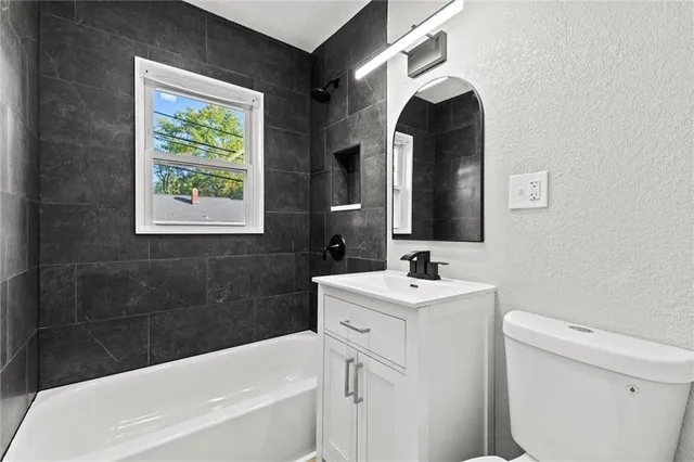 $215,000 | 6701 Walrond Avenue, Kansas City, MO 64132