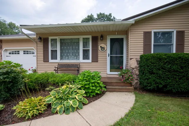 $349,900 | 28123 Timberly Drive, Sturgis, MI 49091