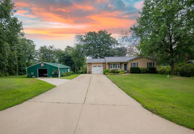 $349,900 | 28123 Timberly Drive, Sturgis, MI 49091