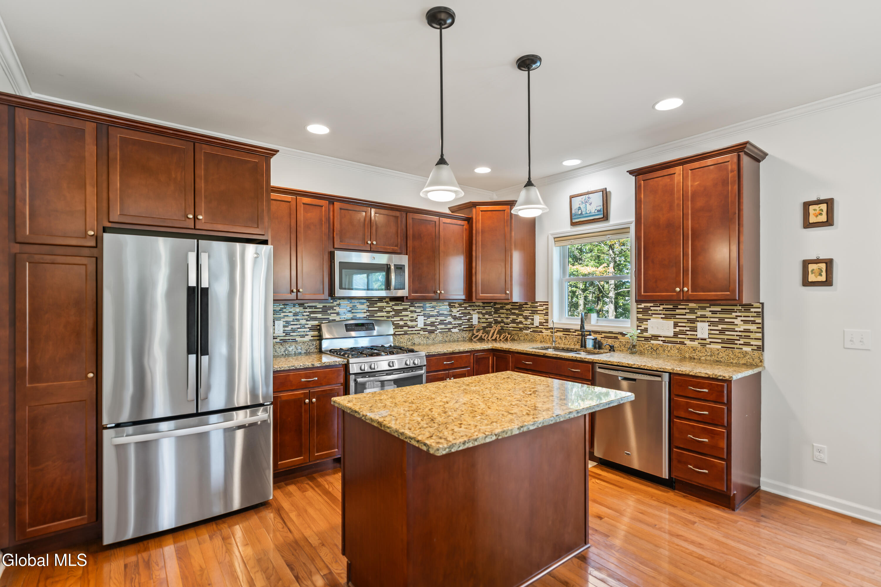 19 Ridgewood Drive Mechanicville, NY 12118 - Photo 15 of 52 11
