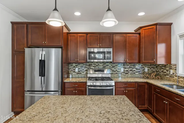 $619,900 | 19 Ridgewood Drive, Mechanicville, NY 12118