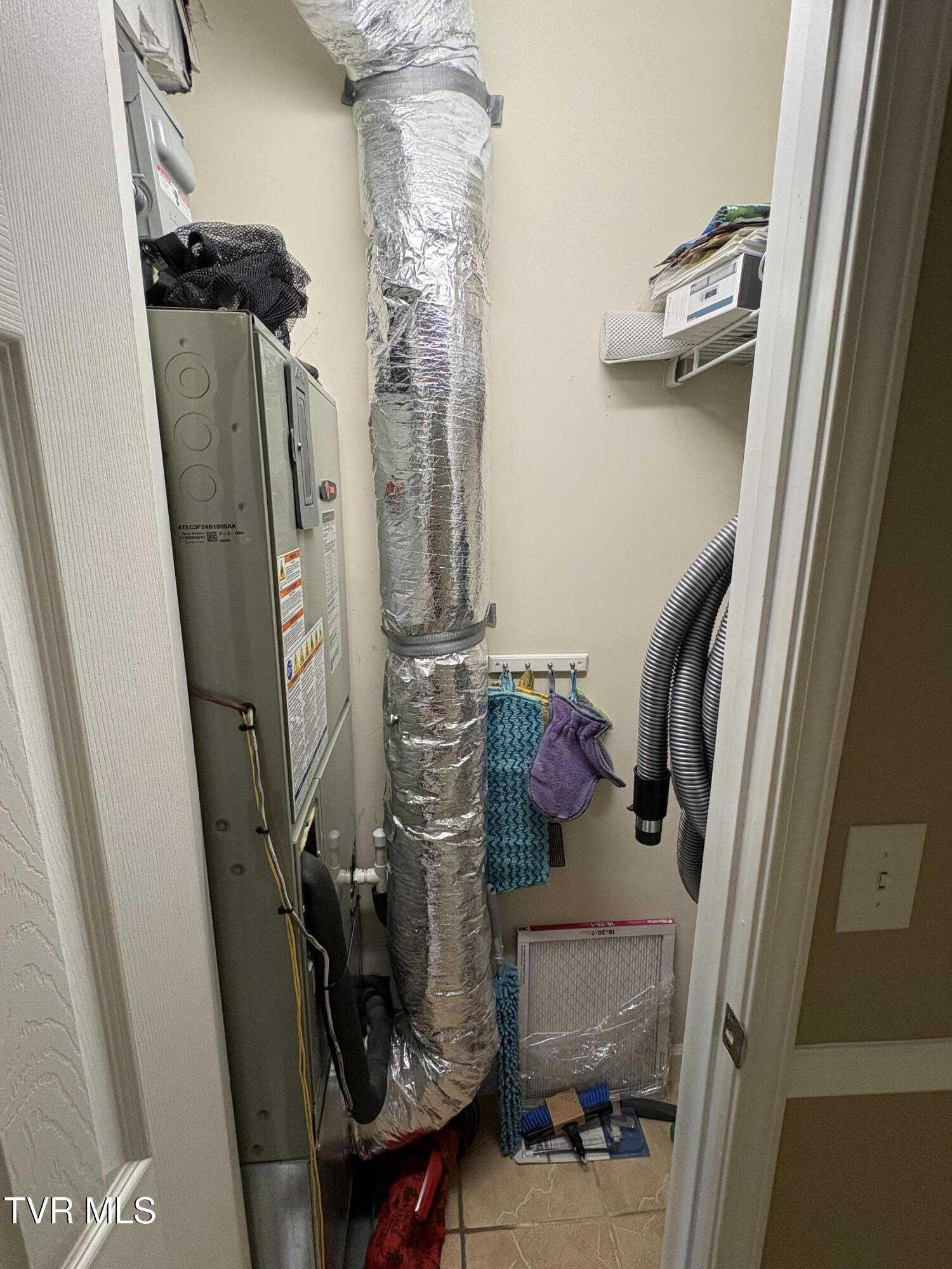 2101 Cherokee Road, Unit 7 Johnson City, TN 37604 - Photo 13 of 41 IMG_8570