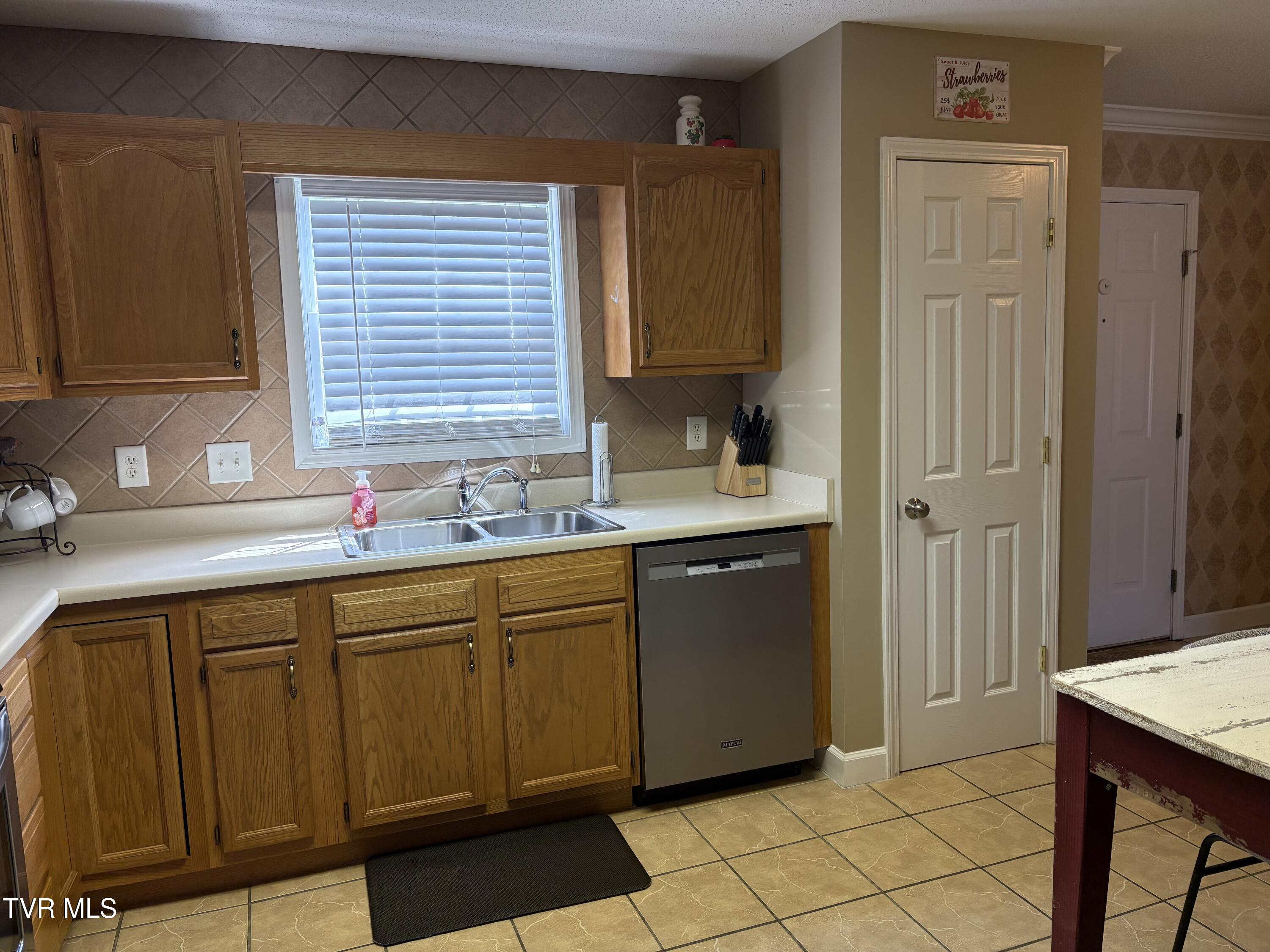 2101 Cherokee Road, Unit 7 Johnson City, TN 37604 - Photo 6 of 41 IMG_8590