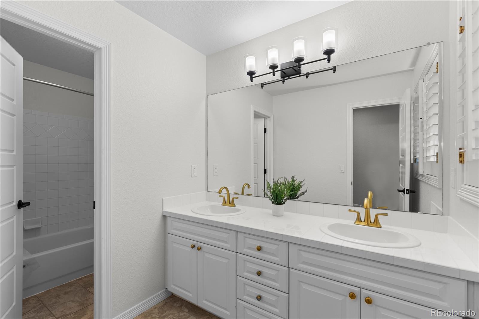 9141 Roundtree Drive Highlands Ranch, CO 80126 - Photo 26 of 43