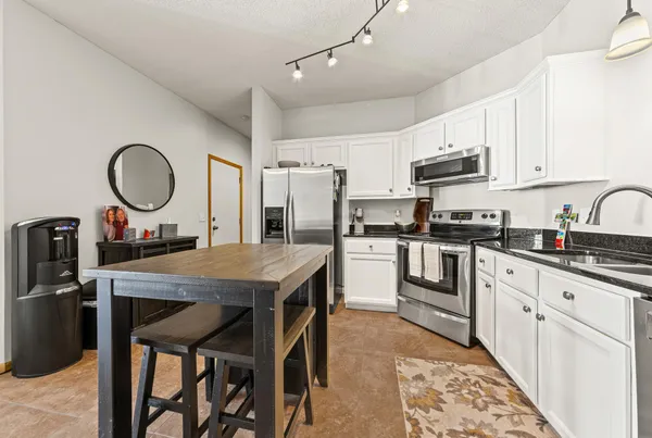 $275,000 | 472 Hickory Lane North, Oakdale, MN 55128
