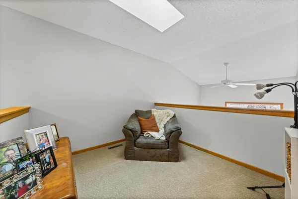 $275,000 | 472 Hickory Lane North, Oakdale, MN 55128