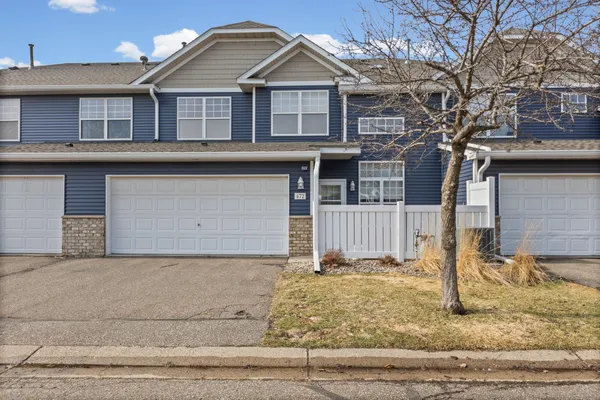 $275,000 | 472 Hickory Lane North, Oakdale, MN 55128