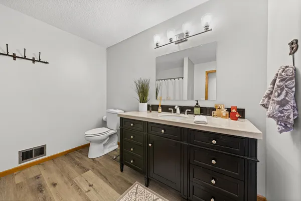 $275,000 | 472 Hickory Lane North, Oakdale, MN 55128