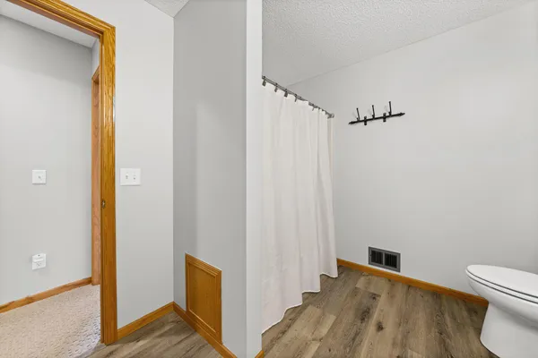 $275,000 | 472 Hickory Lane North, Oakdale, MN 55128