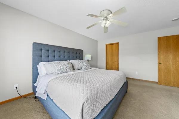 $275,000 | 472 Hickory Lane North, Oakdale, MN 55128