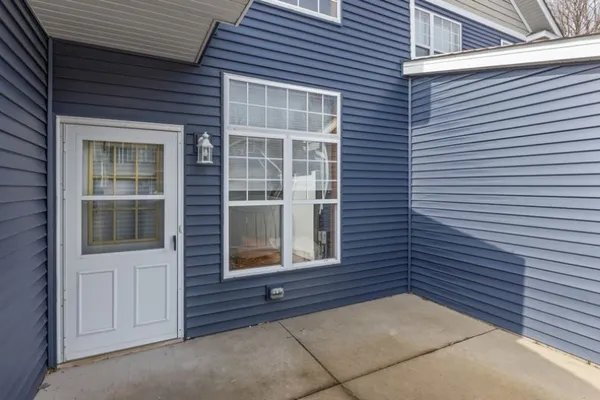 $275,000 | 472 Hickory Lane North, Oakdale, MN 55128