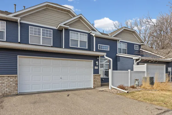 $275,000 | 472 Hickory Lane North, Oakdale, MN 55128