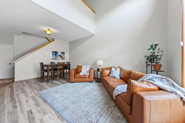 $275,000 | 472 Hickory Lane North, Oakdale, MN 55128