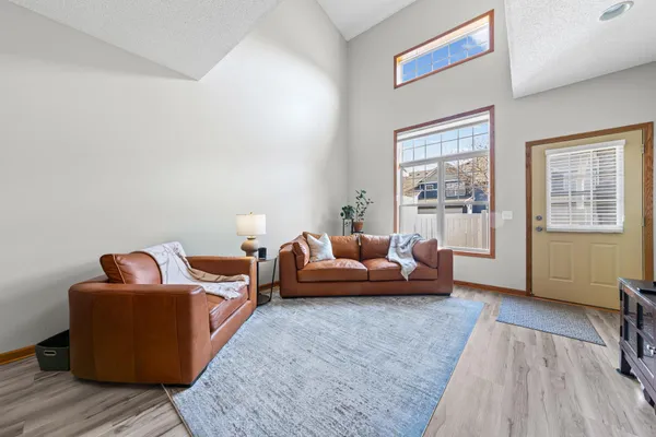 $275,000 | 472 Hickory Lane North, Oakdale, MN 55128