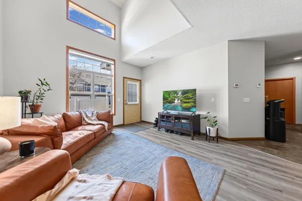 $275,000 | 472 Hickory Lane North, Oakdale, MN 55128