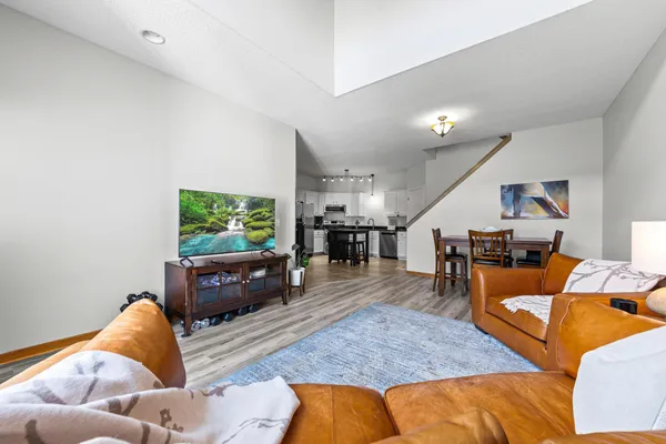 $275,000 | 472 Hickory Lane North, Oakdale, MN 55128