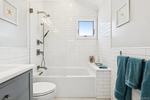 $2,990,000 | 19 Oak Point Drive North, Bayville, NY 11709