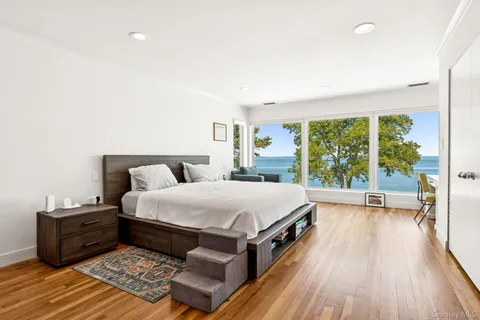 $2,990,000 | 19 Oak Point Drive North, Bayville, NY 11709